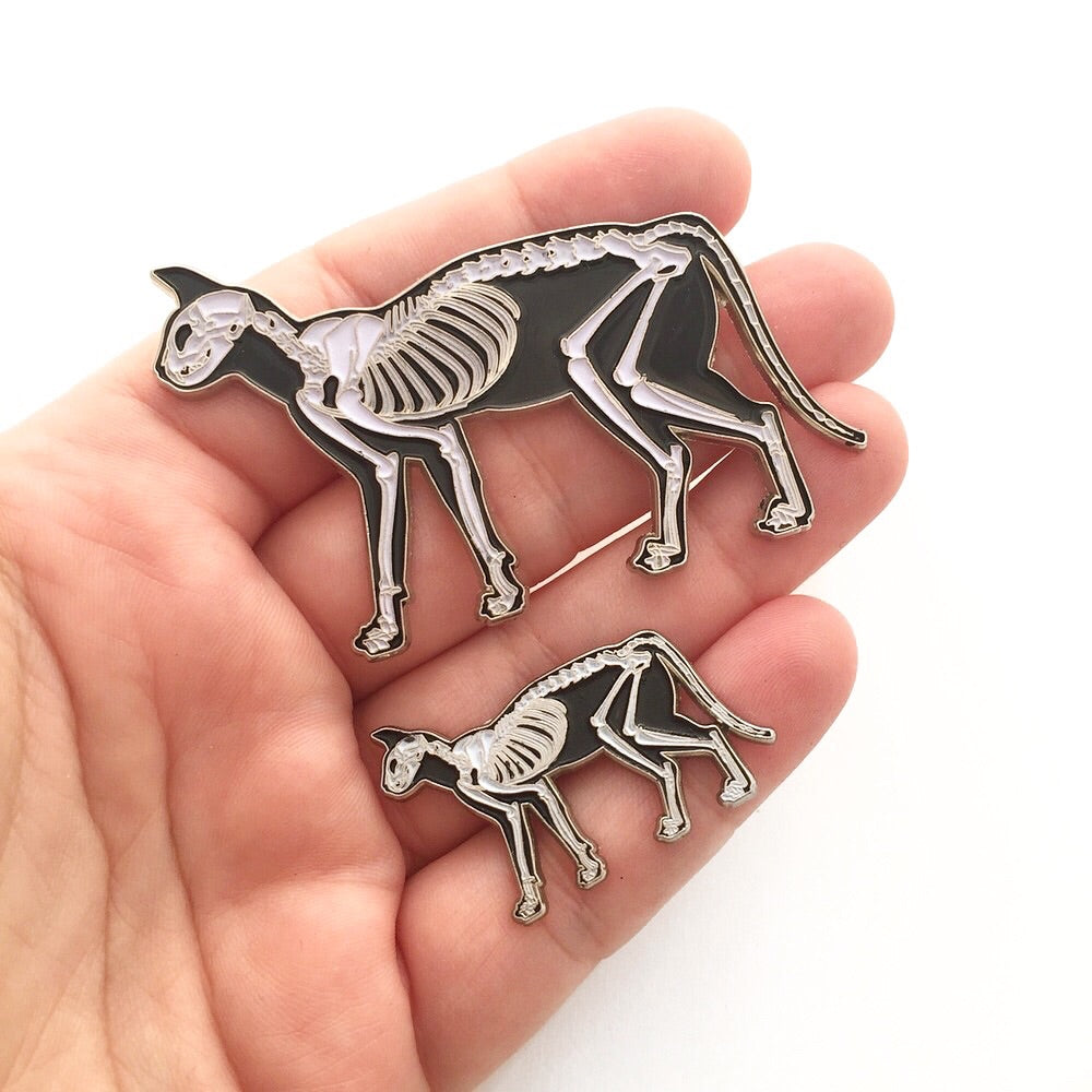 Lola XL Pin